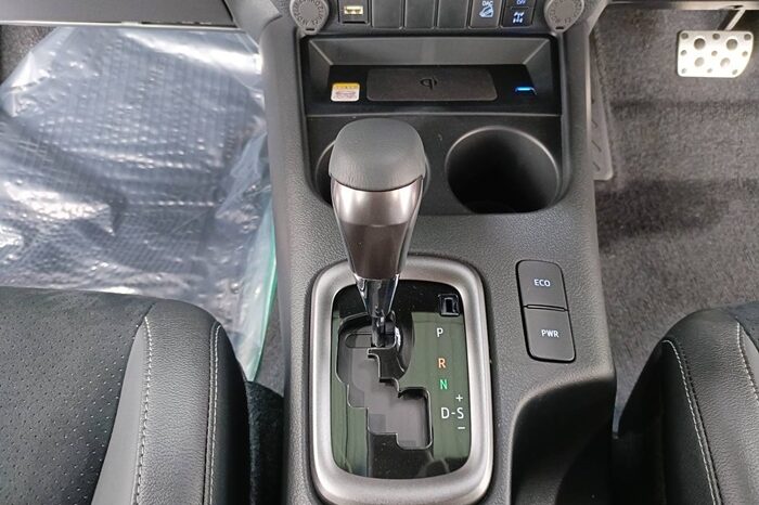 
								Toyota Hilux GR Sports full									