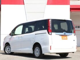TOYOTA NOAH 2016