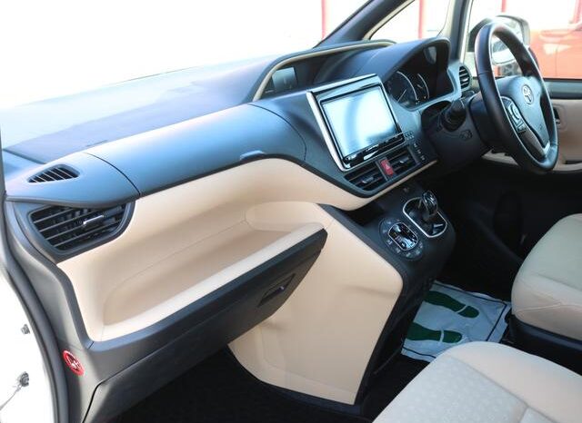
								TOYOTA NOAH 2016 full									