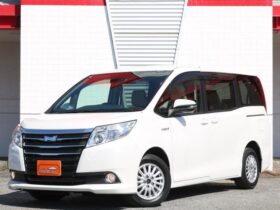 TOYOTA NOAH 2016
