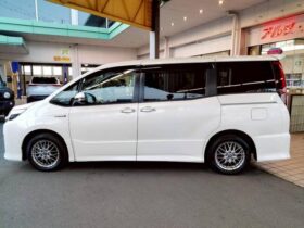 TOYOTA NOAH 2016