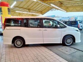 TOYOTA NOAH 2016