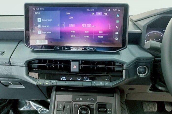 
								TOYOTA HILUX TRAVO full									