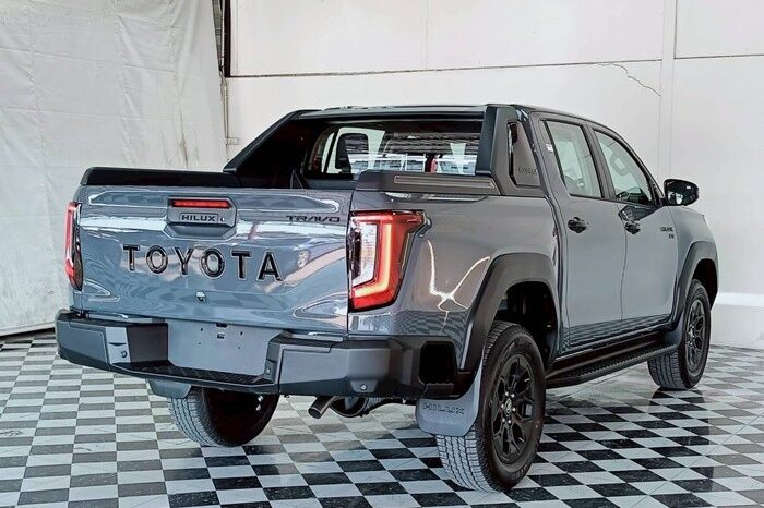 
								TOYOTA HILUX TRAVO full									