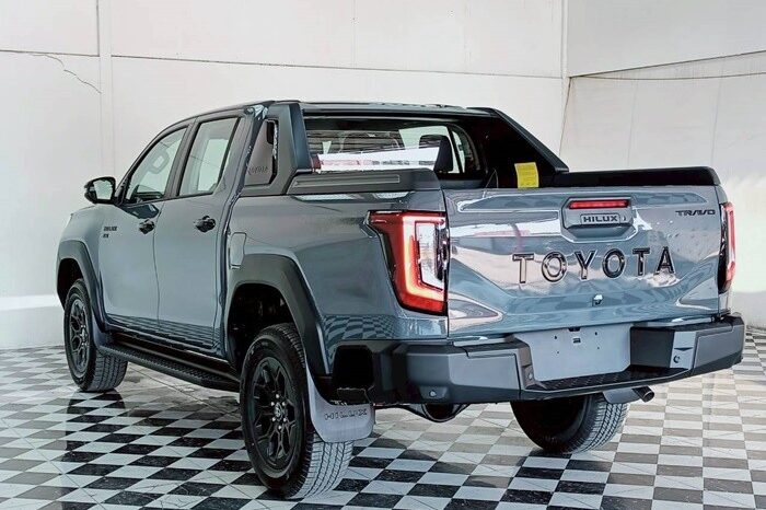 
								TOYOTA HILUX TRAVO full									