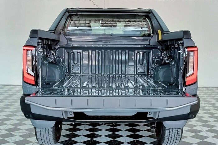 
								TOYOTA HILUX TRAVO full									