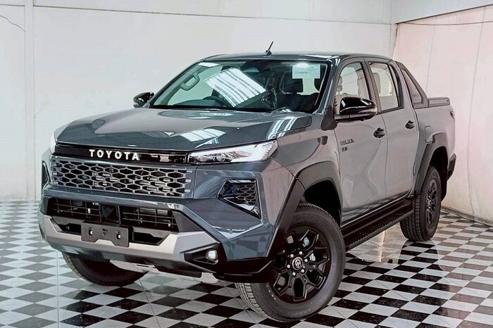 
								TOYOTA HILUX TRAVO full									