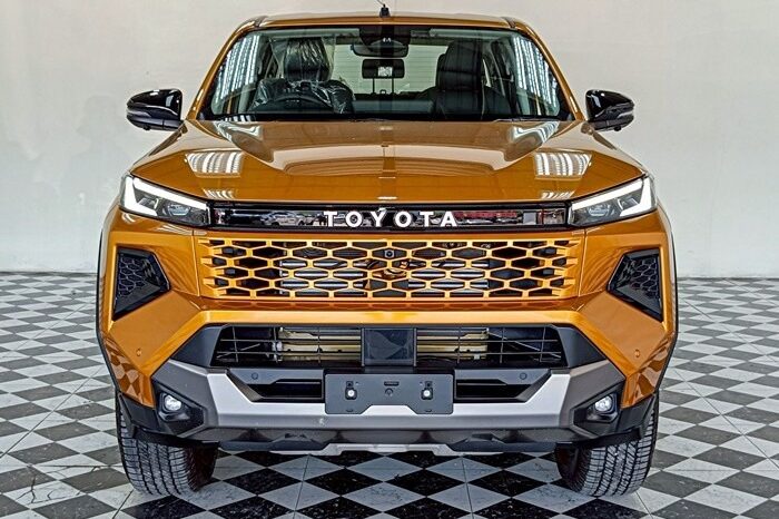 
								TOYOTA HILUX TRAVO full									