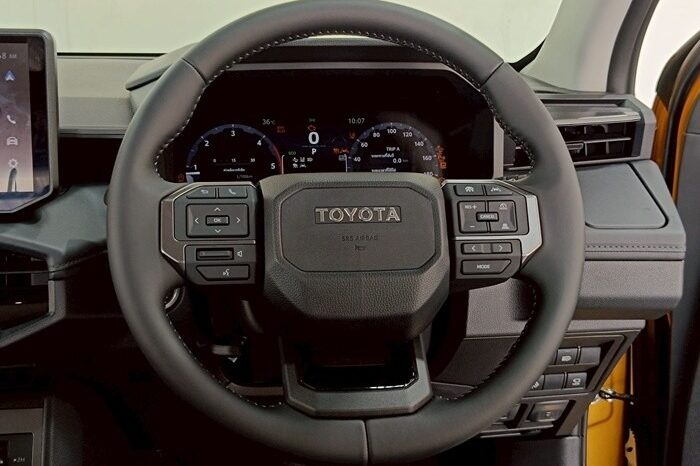 
								TOYOTA HILUX TRAVO full									