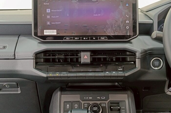 
								TOYOTA HILUX TRAVO full									
