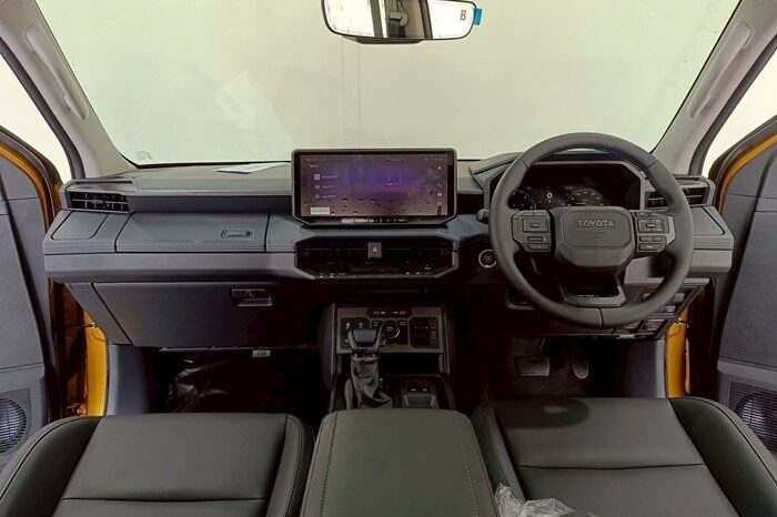 
								TOYOTA HILUX TRAVO full									