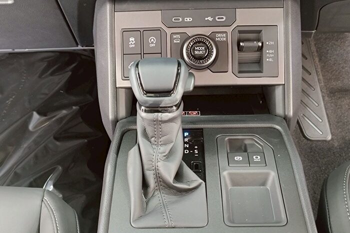 
								TOYOTA HILUX TRAVO full									