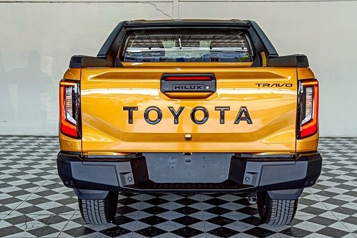 
								TOYOTA HILUX TRAVO full									