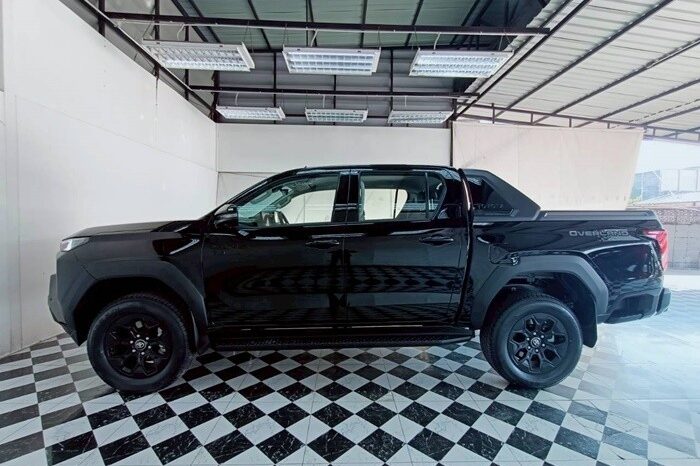 
								TOYOTA HILUX TRAVO full									