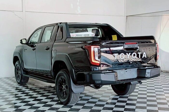 
								TOYOTA HILUX TRAVO full									