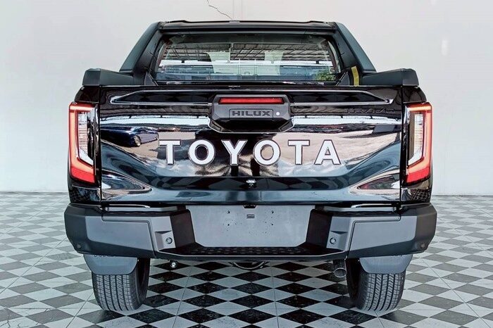 
								TOYOTA HILUX TRAVO full									