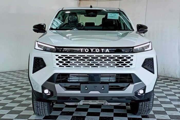 
								TOYOTA HILUX TRAVO full									