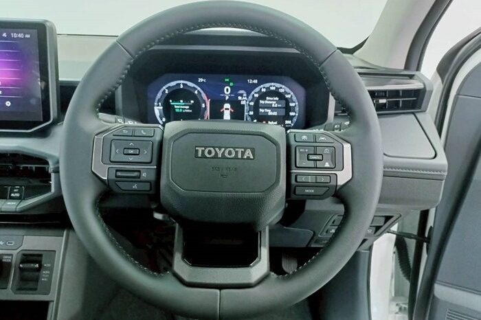 
								TOYOTA HILUX TRAVO full									