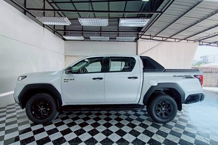
								TOYOTA HILUX TRAVO full									