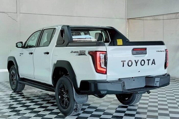 
								TOYOTA HILUX TRAVO full									