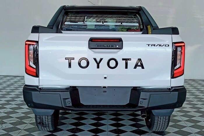 
								TOYOTA HILUX TRAVO full									