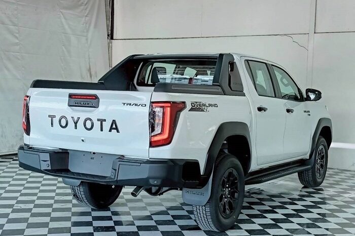 
								TOYOTA HILUX TRAVO full									