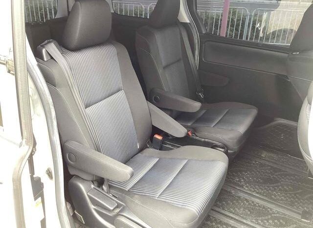 
								TOYOTA VOXY ZS KIRAMEKI full									
