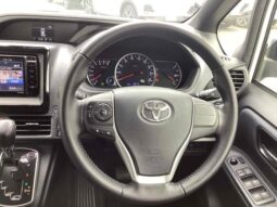 
										TOYOTA VOXY ZS KIRAMEKI full									