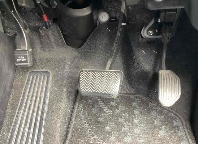 
								TOYOTA VOXY ZS KIRAMEKI full									