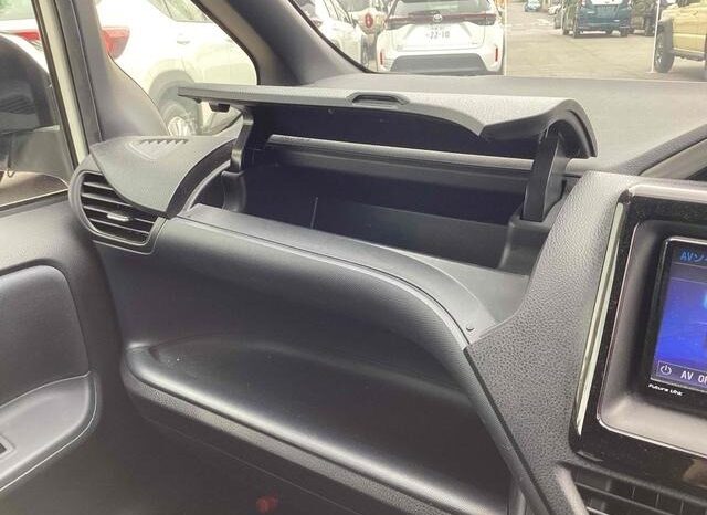 
								TOYOTA VOXY ZS KIRAMEKI full									