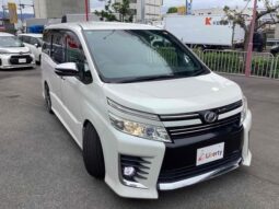 TOYOTA VOXY ZS KIRAMEKI
