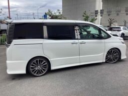 
										TOYOTA VOXY ZS KIRAMEKI full									