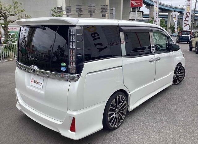 
								TOYOTA VOXY ZS KIRAMEKI full									