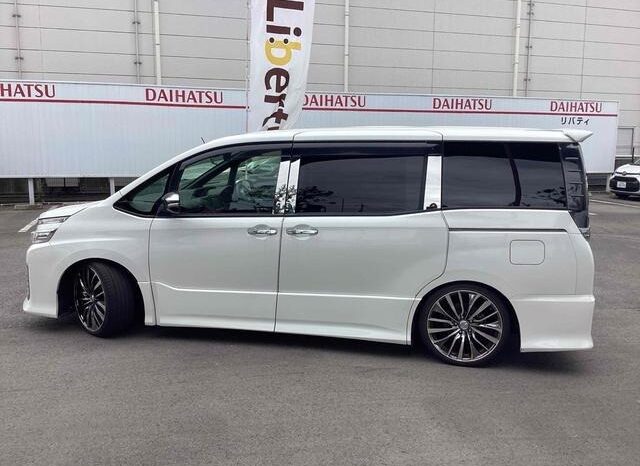 
								TOYOTA VOXY ZS KIRAMEKI full									