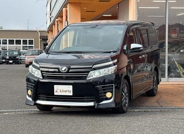 
								TOYOTA VOXY ZS KIRAMEKI full									