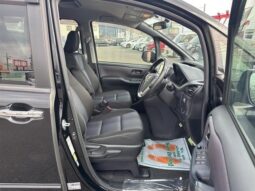 
										TOYOTA VOXY ZS KIRAMEKI full									