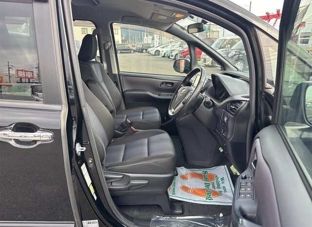
								TOYOTA VOXY ZS KIRAMEKI full									