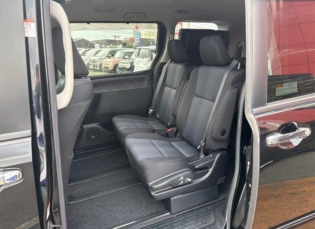 
								TOYOTA VOXY ZS KIRAMEKI full									