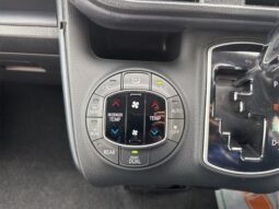 
										TOYOTA VOXY ZS KIRAMEKI full									