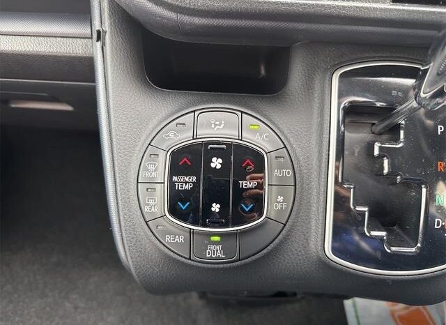 
								TOYOTA VOXY ZS KIRAMEKI full									