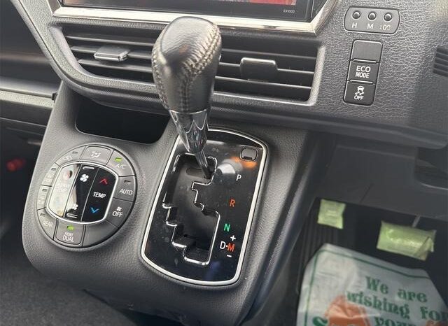 
								TOYOTA VOXY ZS KIRAMEKI full									