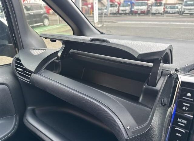 
								TOYOTA VOXY ZS KIRAMEKI full									