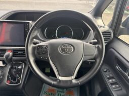 TOYOTA VOXY ZS KIRAMEKI
