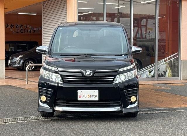 
								TOYOTA VOXY ZS KIRAMEKI full									