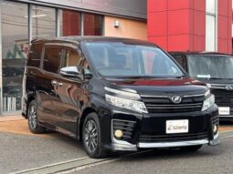 TOYOTA VOXY ZS KIRAMEKI