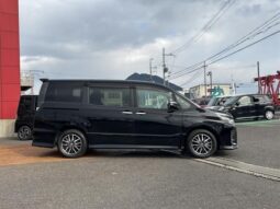 
										TOYOTA VOXY ZS KIRAMEKI full									