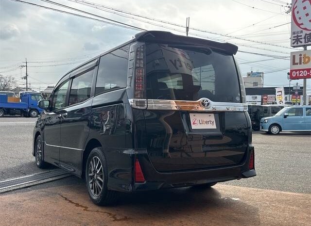 
								TOYOTA VOXY ZS KIRAMEKI full									