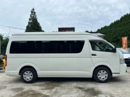 
										TOYOTA HIACE COMMUTER 2020 full									