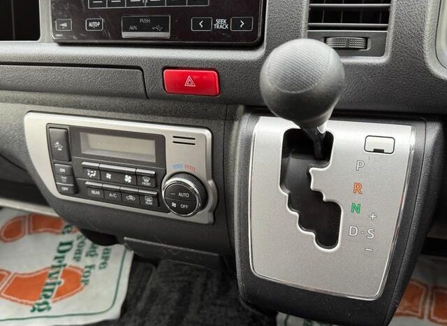 
								TOYOTA HIACE COMMUTER SUPER LONG GL full									