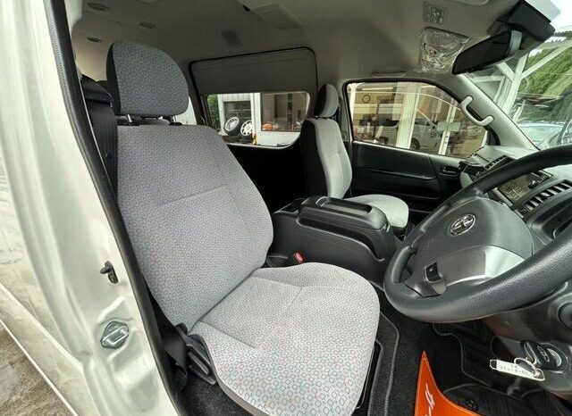 
								TOYOTA HIACE COMMUTER 2020 full									